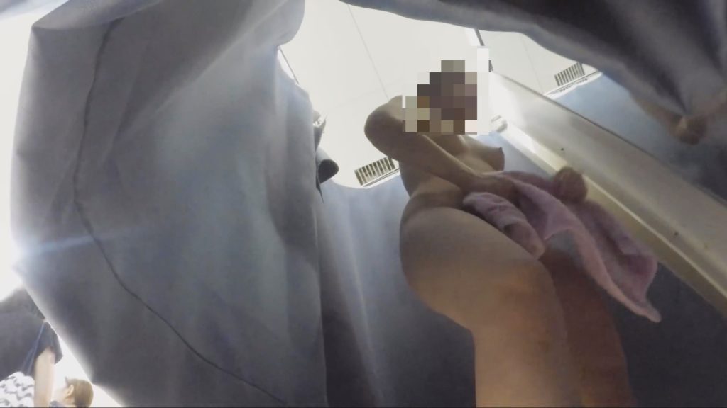 実録更衣室盗撮 Vol.10 ～めちゃくちゃ可愛いJ●+匂いチェックJ●編～