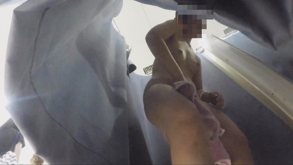 実録更衣室盗撮 Vol.10 ～めちゃくちゃ可愛いJ●+匂いチェックJ●編～