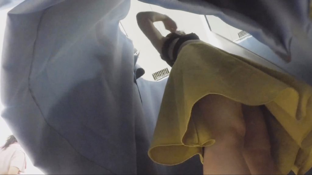 実録更衣室盗撮 Vol.10 ～めちゃくちゃ可愛いJ●+匂いチェックJ●編～